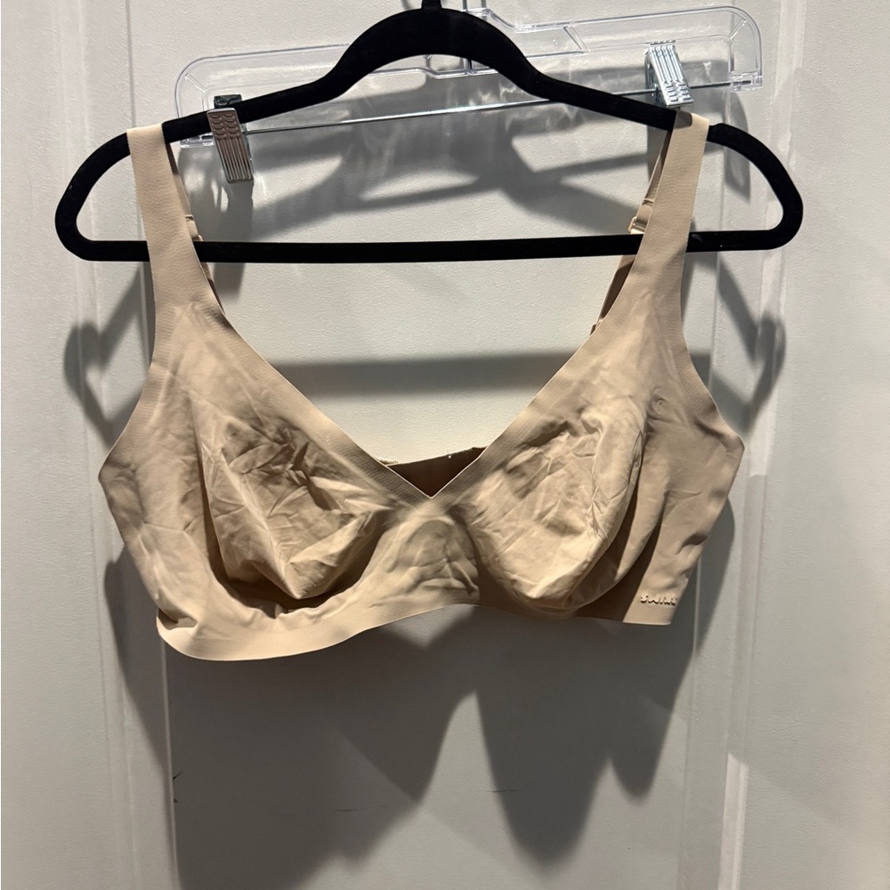 SKIMS Nude Seamless Bra